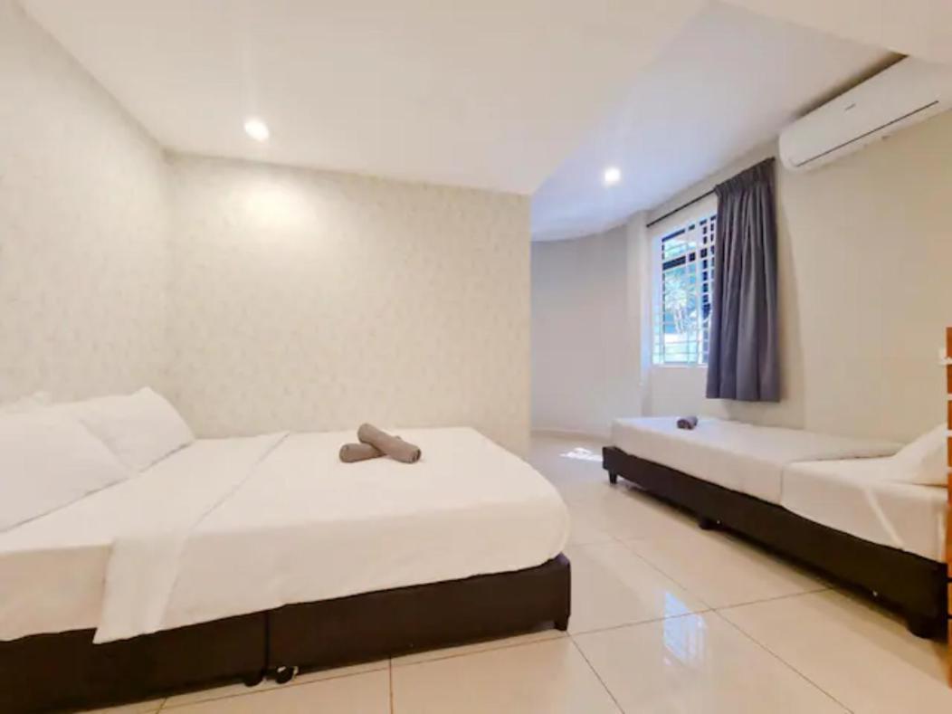 Penginapan4U Near Gurney Paragon George Town Exterior photo